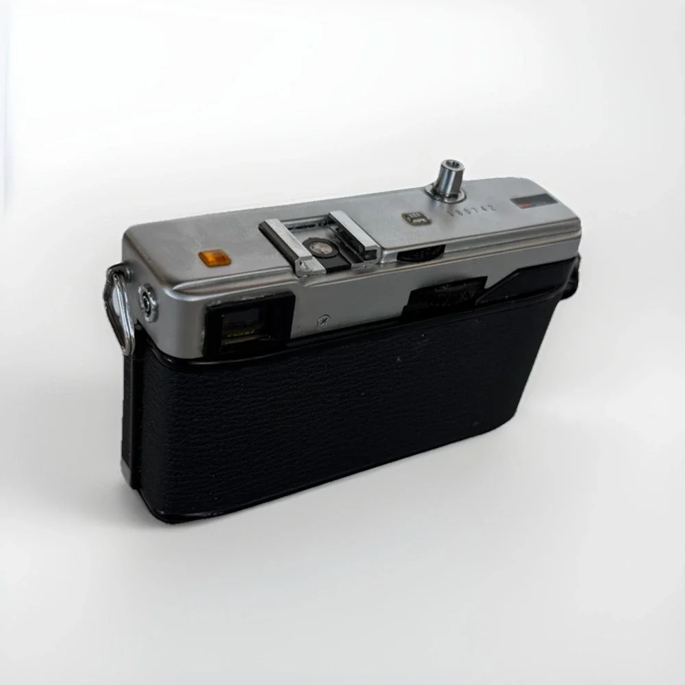 Olympus 35 EC 35mm Film Camera 42mm f/2.8 Untested Vintage Japan - Picture 3 of 5